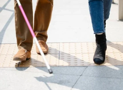 La bande podotactile pour une meilleure accessibilité en entreprise